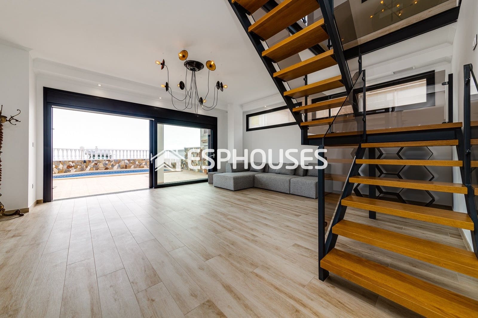 4 sypialnia Willa na sprzedaż w Torrevieja z basenem - 990 000 € (Ref: 10031651)