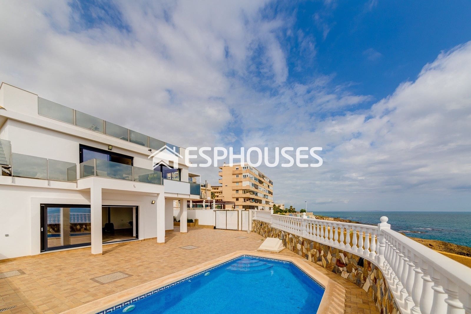4 sypialnia Willa na sprzedaż w Torrevieja z basenem - 990 000 € (Ref: 10031651)
