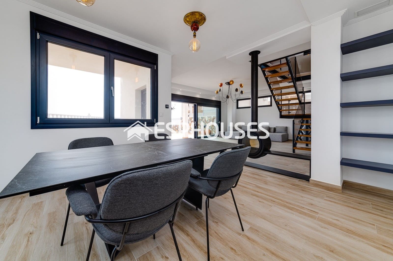 4 sypialnia Willa na sprzedaż w Torrevieja z basenem - 990 000 € (Ref: 10031651)