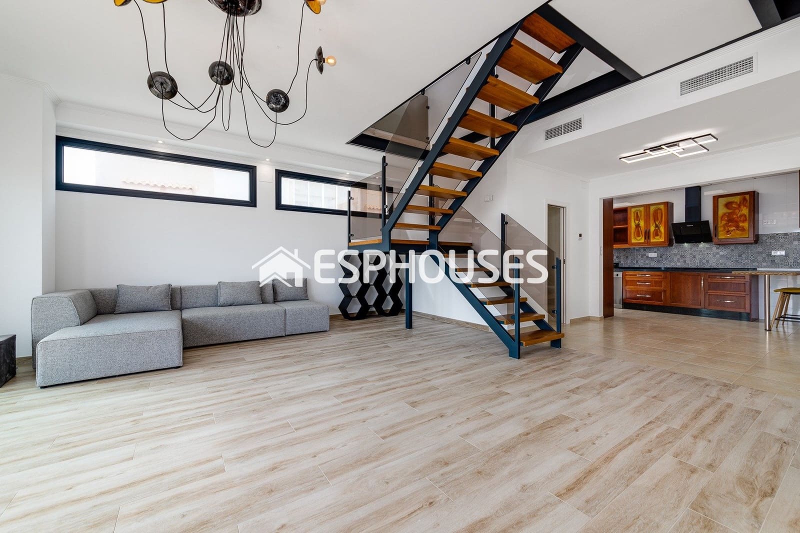 4 sypialnia Willa na sprzedaż w Torrevieja z basenem - 990 000 € (Ref: 10031651)