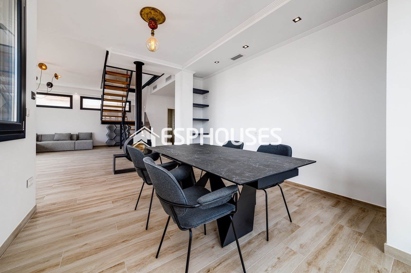 4 sypialnia Willa na sprzedaż w Torrevieja z basenem - 990 000 € (Ref: 10031651)