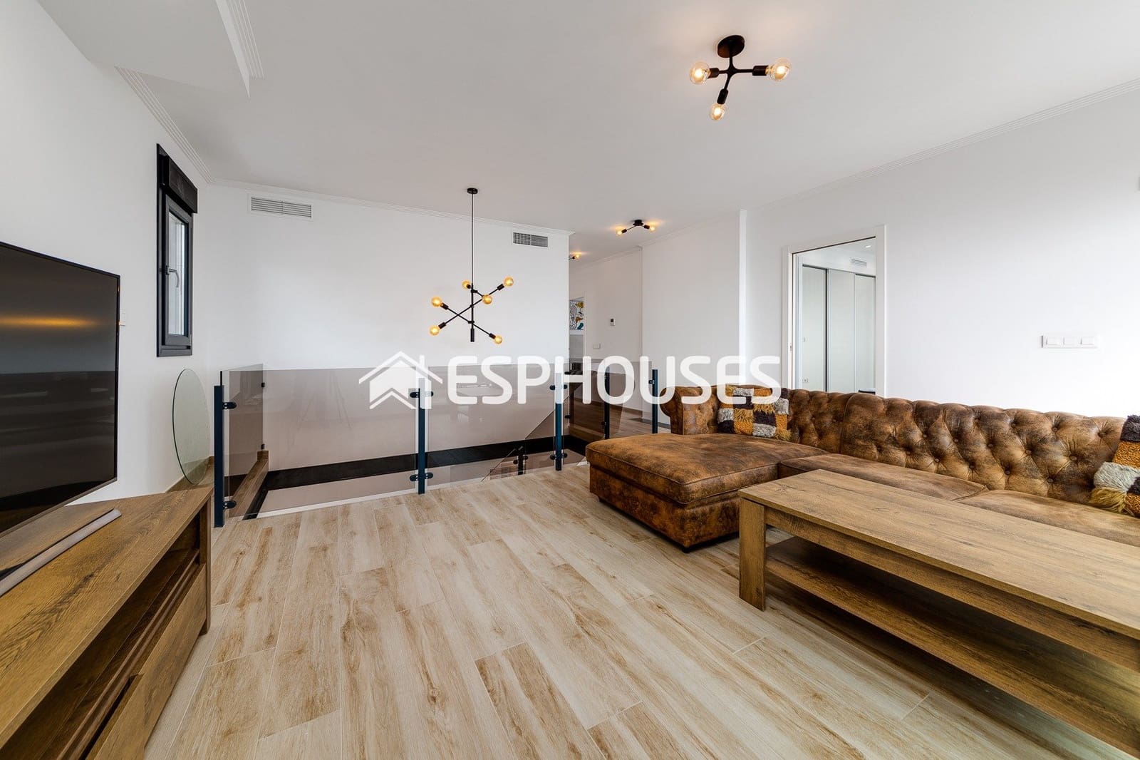 4 sypialnia Willa na sprzedaż w Torrevieja z basenem - 990 000 € (Ref: 10031651)
