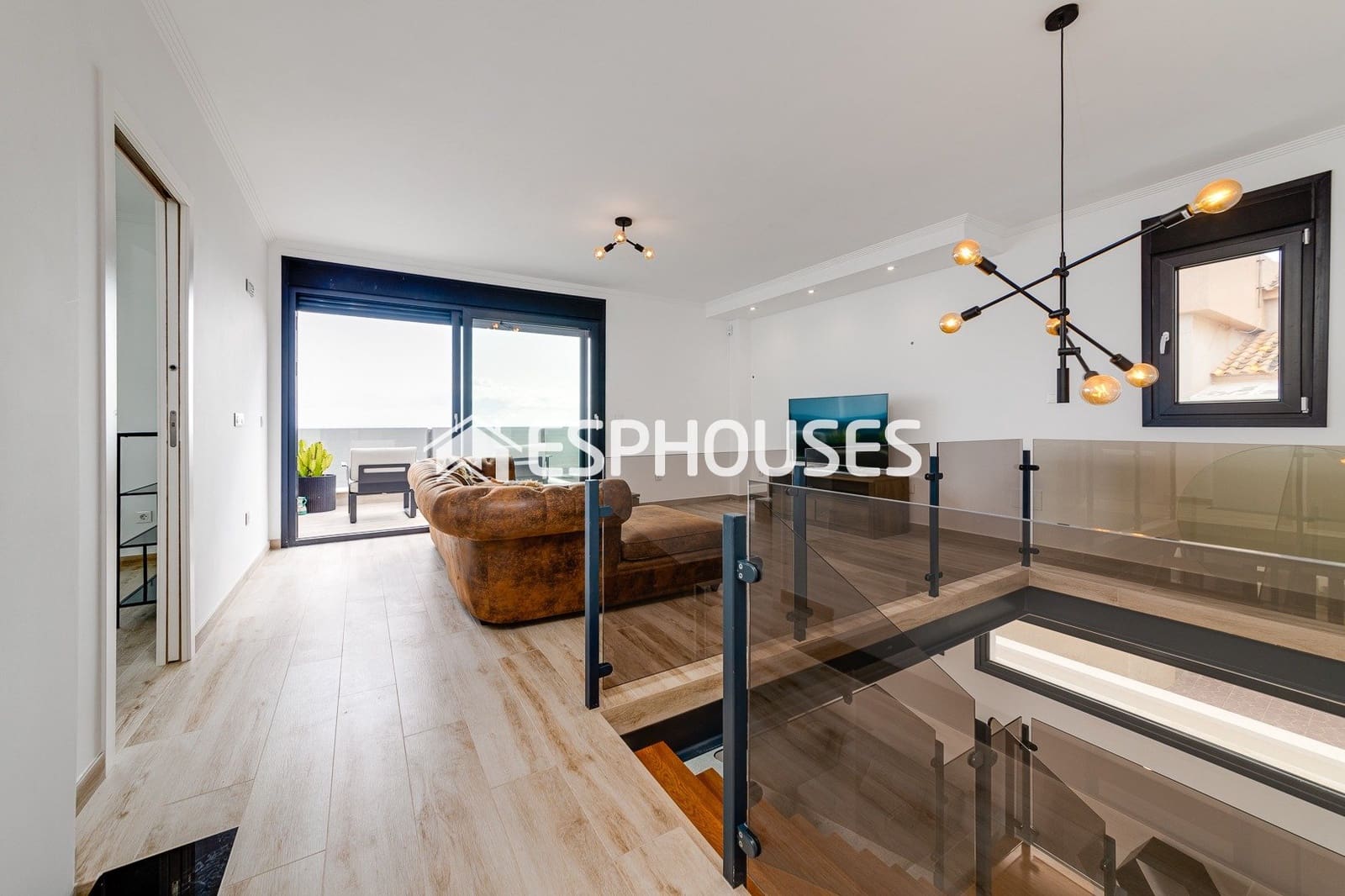 4 sypialnia Willa na sprzedaż w Torrevieja z basenem - 990 000 € (Ref: 10031651)