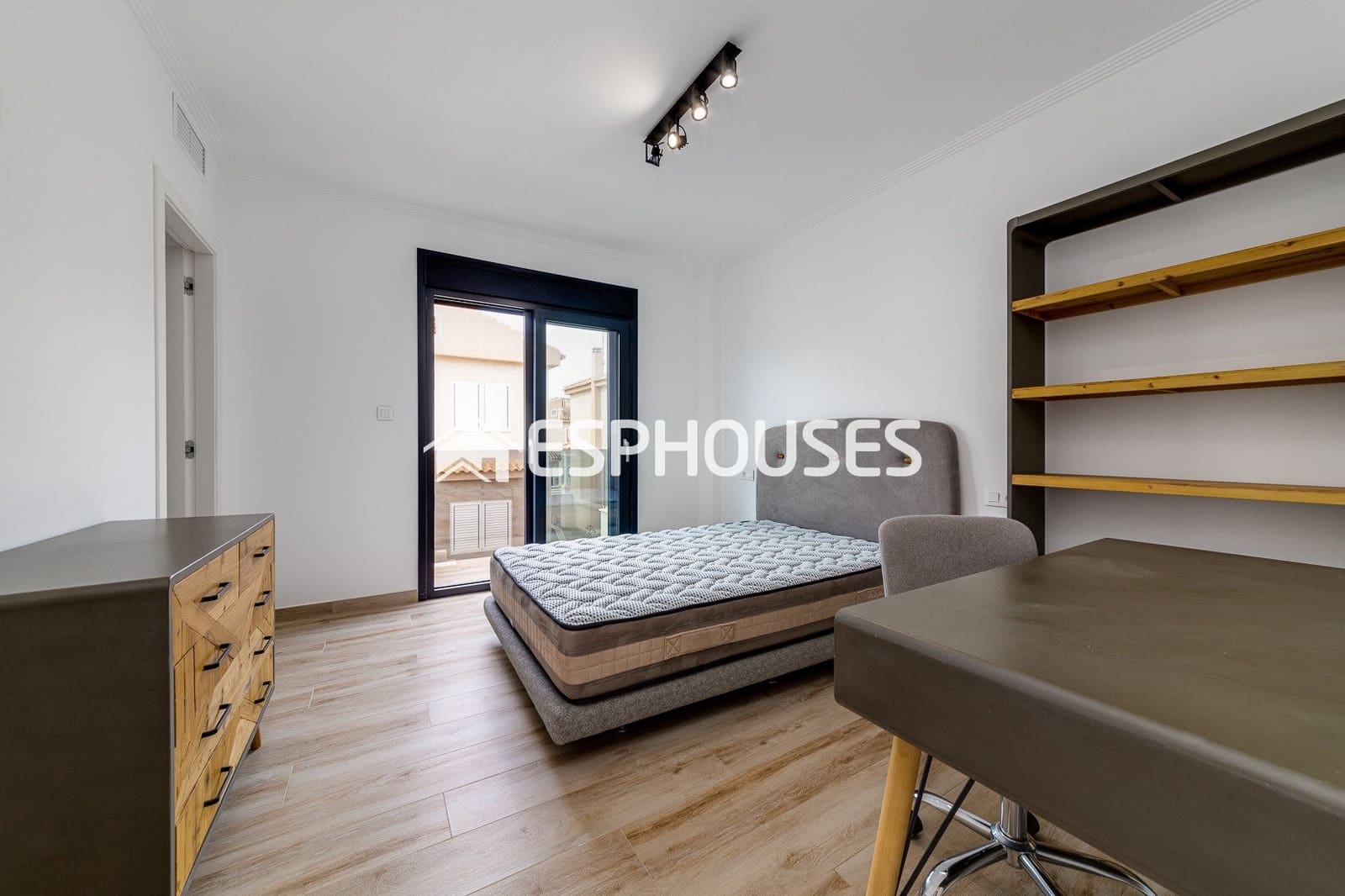 4 sypialnia Willa na sprzedaż w Torrevieja z basenem - 990 000 € (Ref: 10031651)