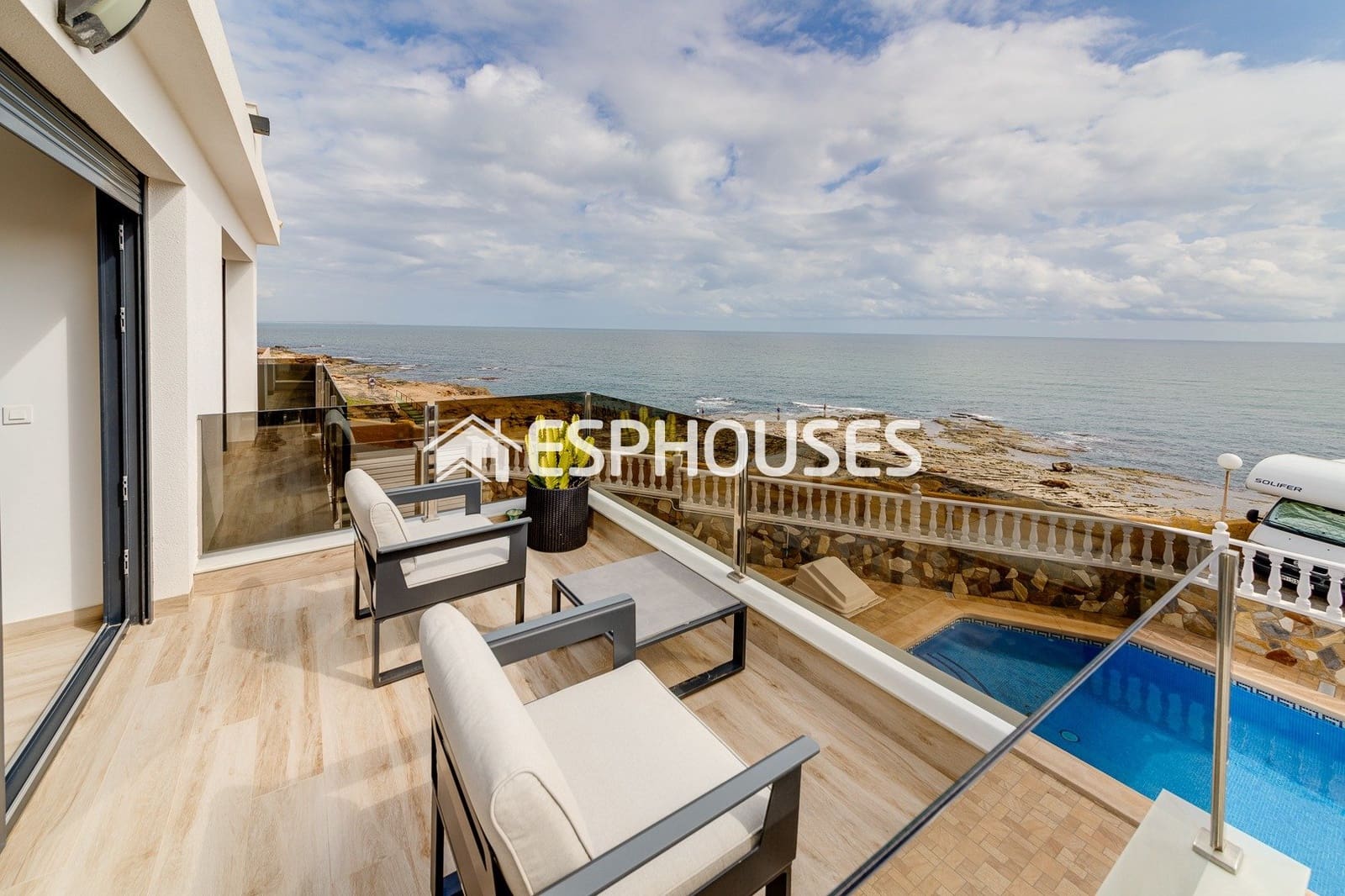 4 sypialnia Willa na sprzedaż w Torrevieja z basenem - 990 000 € (Ref: 10031651)