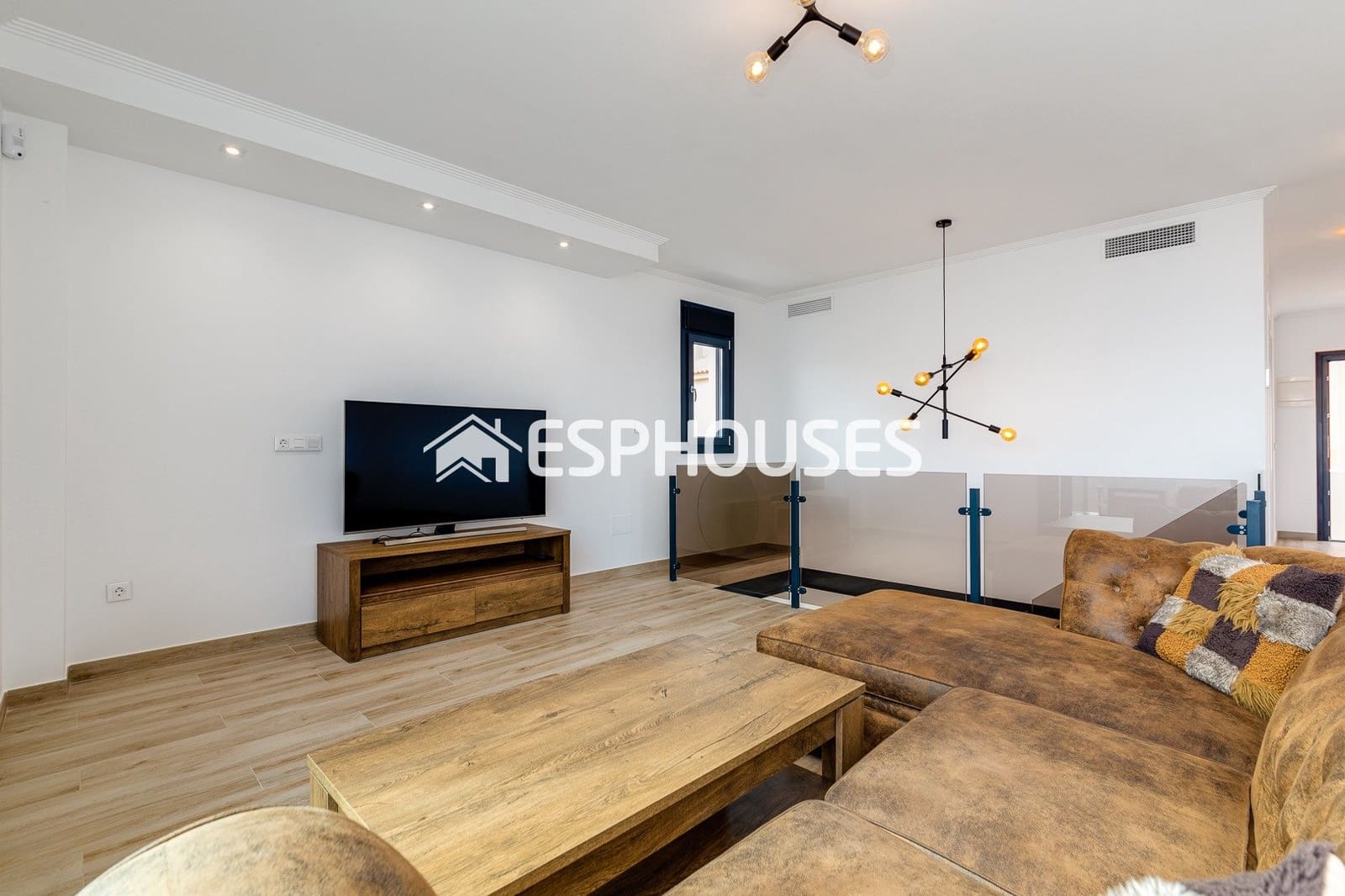 4 sypialnia Willa na sprzedaż w Torrevieja z basenem - 990 000 € (Ref: 10031651)