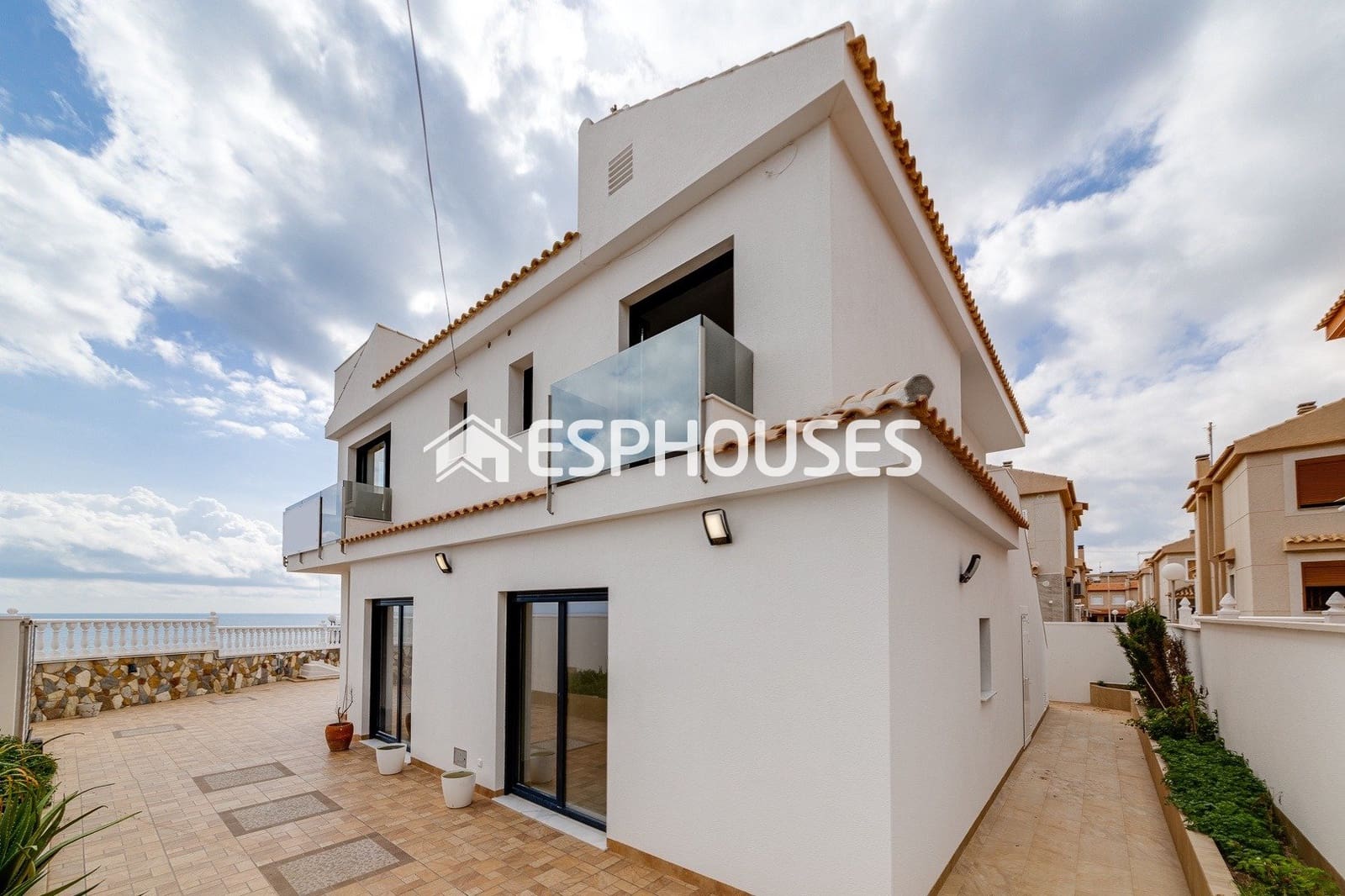 4 sypialnia Willa na sprzedaż w Torrevieja z basenem - 990 000 € (Ref: 10031651)
