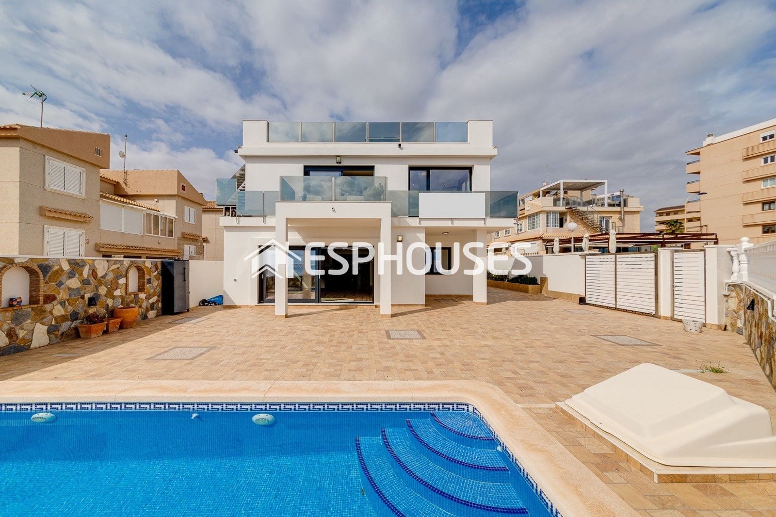 4 sypialnia Willa na sprzedaż w Torrevieja z basenem - 990 000 € (Ref: 10031651)