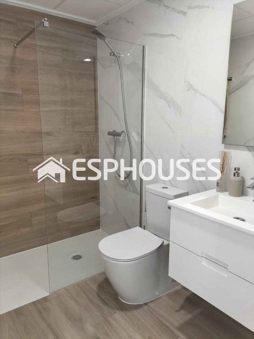 2 sovrum Lägenhet till salu i Entre Naranjos med pool - 269 900 € (Ref: 10041985)