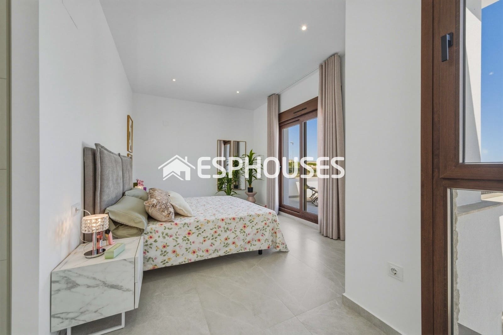 Chalet de 4 habitaciones en Entre Naranjos en venta con piscina garaje - 649.000 € (Ref: 10041988)