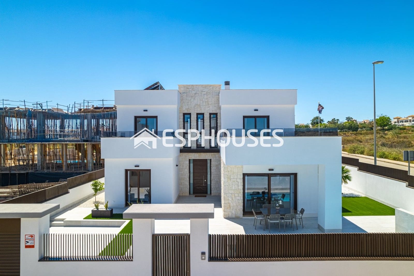 Chalet de 4 habitaciones en Entre Naranjos en venta con piscina garaje - 649.000 € (Ref: 10041988)