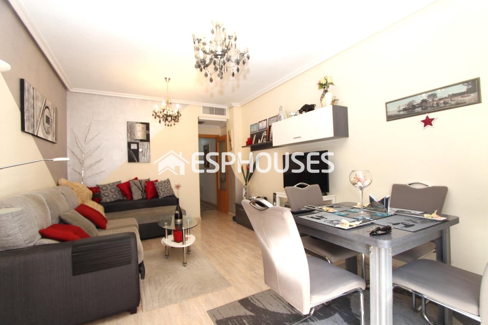 Apartamento de 2 habitaciones en Guardamar del Segura en venta con garaje - 170.000 € (Ref: 10045469)