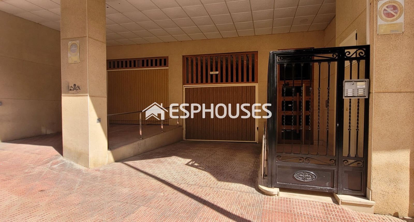 Garage for sale in Guardamar del Segura - € 12,000 (Ref: 10106530)