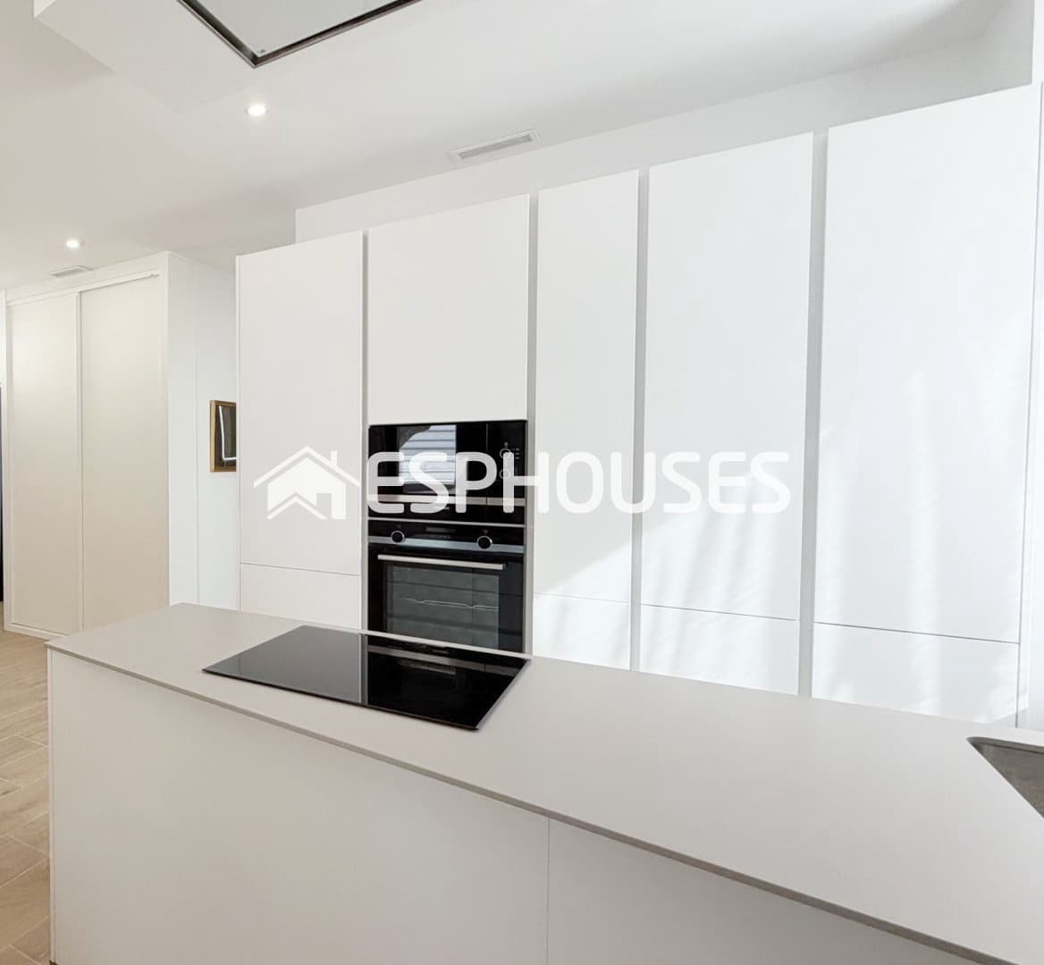 2 bedroom Apartment for sale in Altea with garage - € 449,000 (Ref: 10127296)