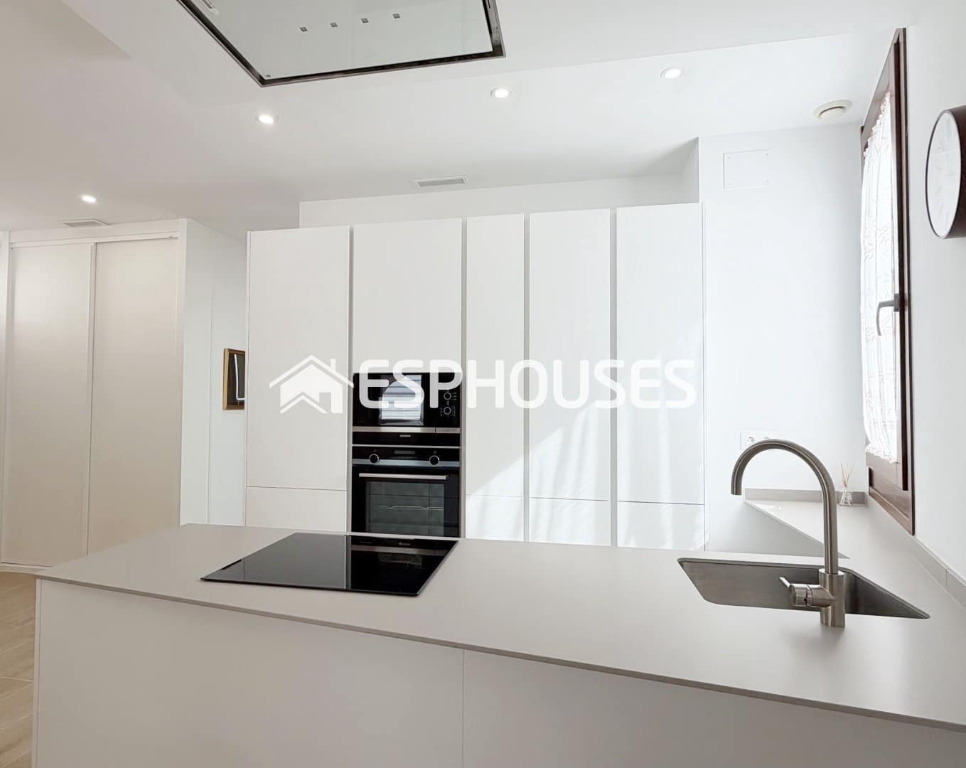 2 bedroom Apartment for sale in Altea with garage - € 449,000 (Ref: 10127296)