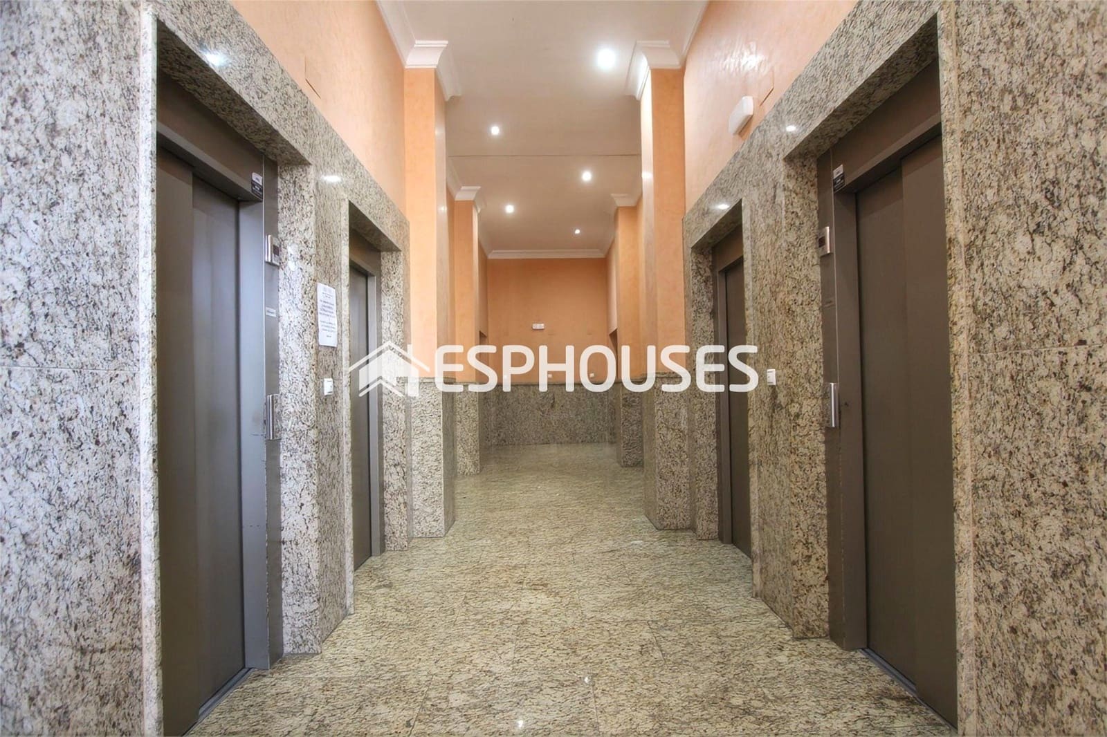 Ático de 3 habitaciones en Guardamar del Segura en venta - 230.000 € (Ref: 3498566)