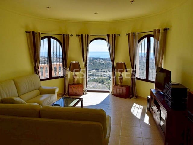 4 slaapkamer Villa te koop in Pueblo, Calpe / Calp met zwembad garage - € 680.000 (Ref: 4347356)