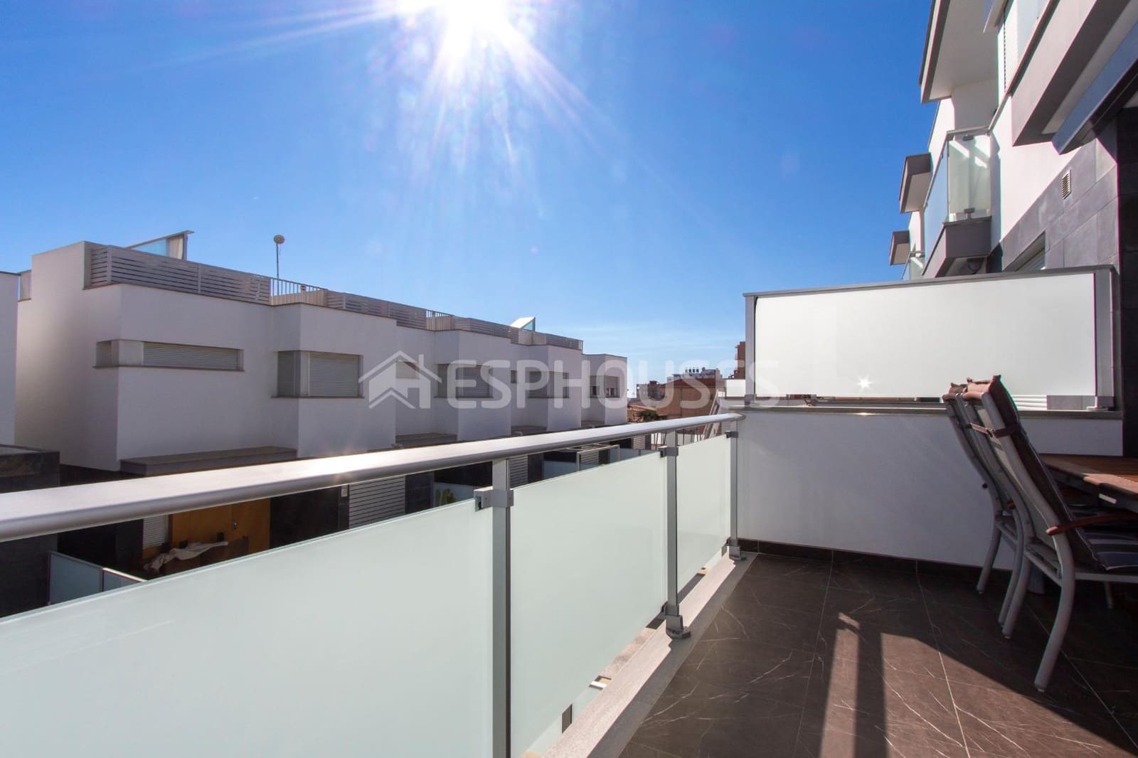 3 soveværelse Bungalow til salg i Guardamar del Segura med swimmingpool garage - € 595.000 (Ref: 4347364)