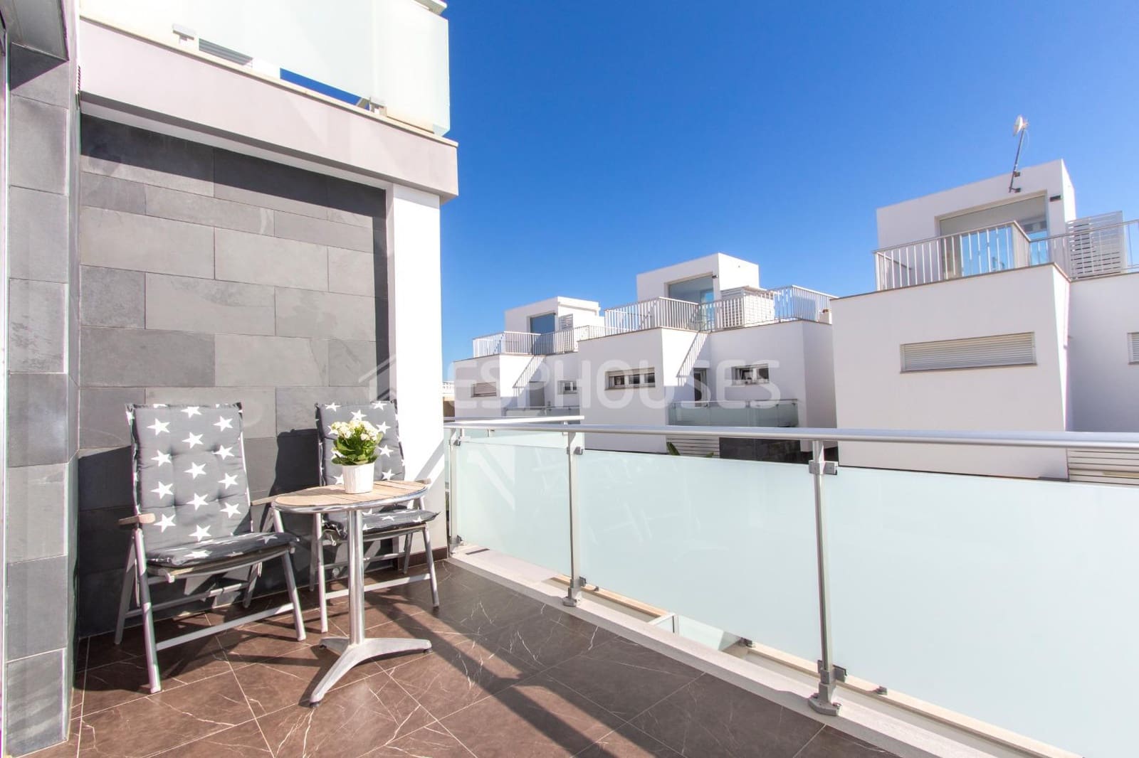 3 soveværelse Bungalow til salg i Guardamar del Segura med swimmingpool garage - € 595.000 (Ref: 4347364)