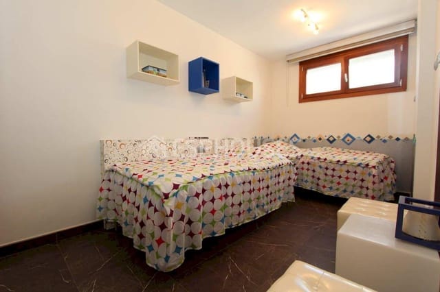 4 soveværelse Bungalow til salg i Guardamar Playa, Guardamar del Segura med swimmingpool garage - € 599.000 (Ref: 4347407)