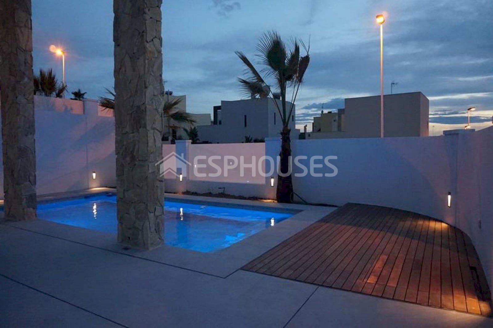 4 soveværelse Villa til salg i Torrevieja med swimmingpool garage - € 599.000 (Ref: 4347546)