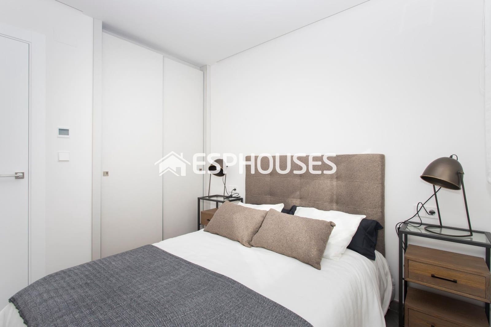 3 soverom Villa til salgs i Torrevieja med svømmebasseng garasje - € 600 000 (Ref: 5772605)