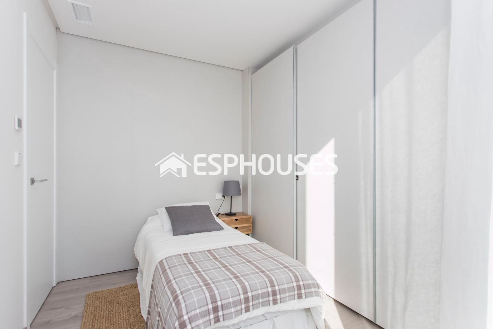 3 soverom Villa til salgs i Torrevieja med svømmebasseng garasje - € 600 000 (Ref: 5772605)