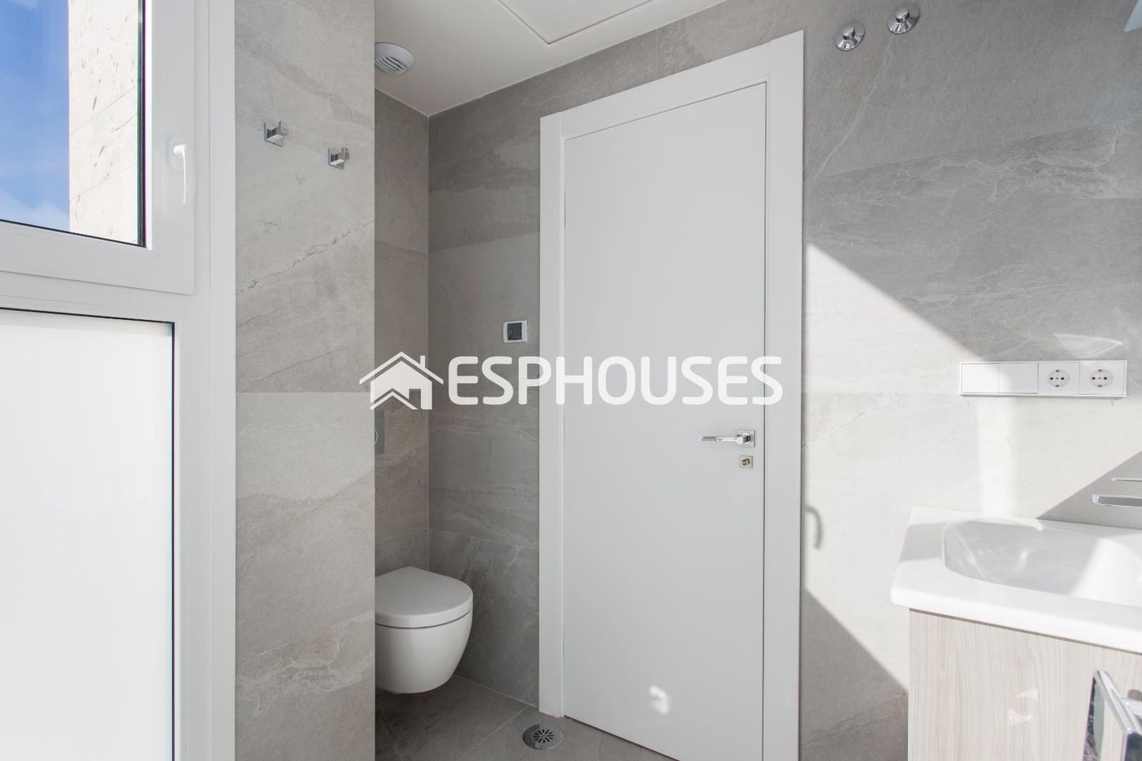 3 soverom Villa til salgs i Torrevieja med svømmebasseng garasje - € 600 000 (Ref: 5772605)