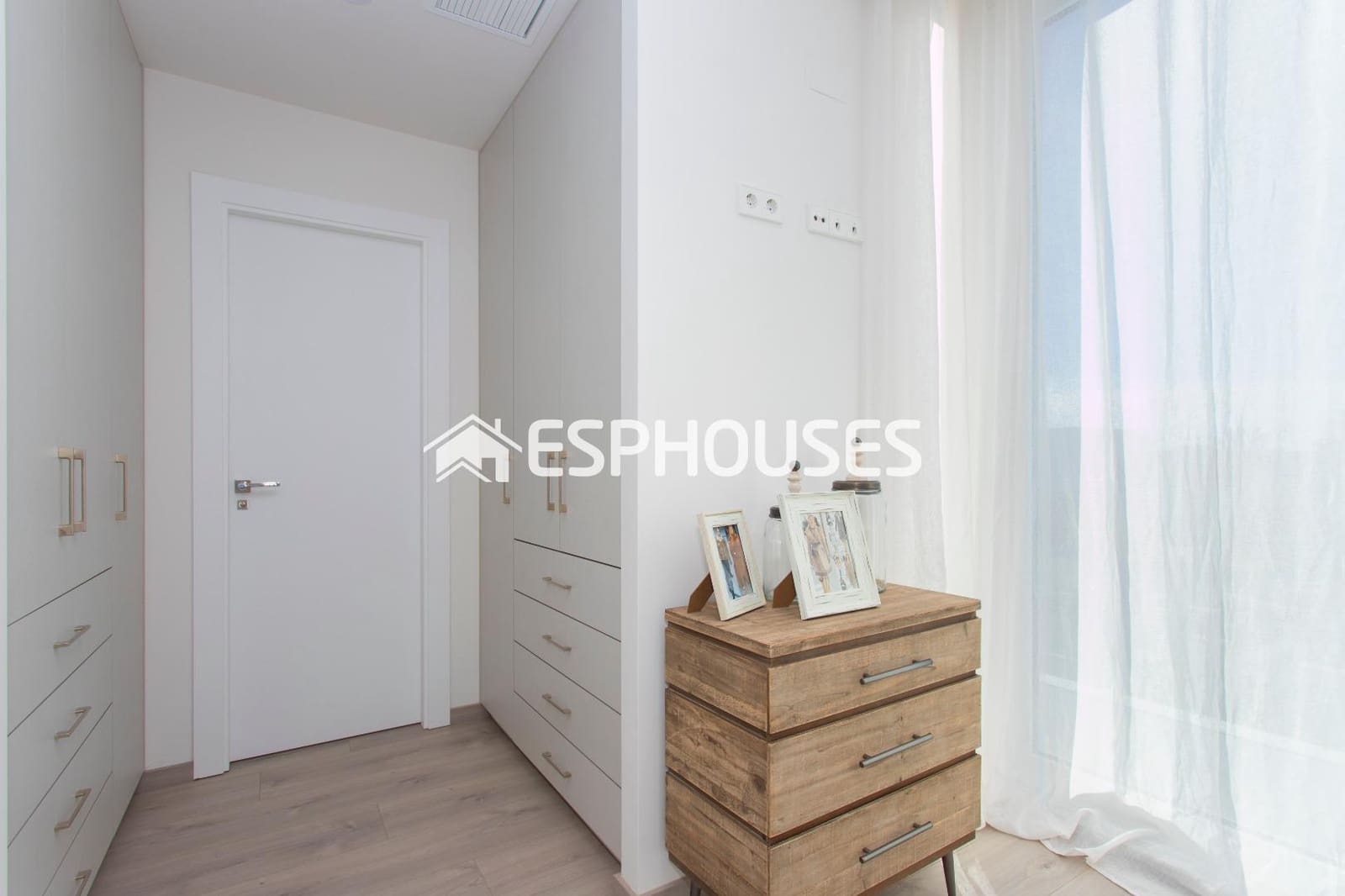 3 soverom Villa til salgs i Torrevieja med svømmebasseng garasje - € 600 000 (Ref: 5772605)