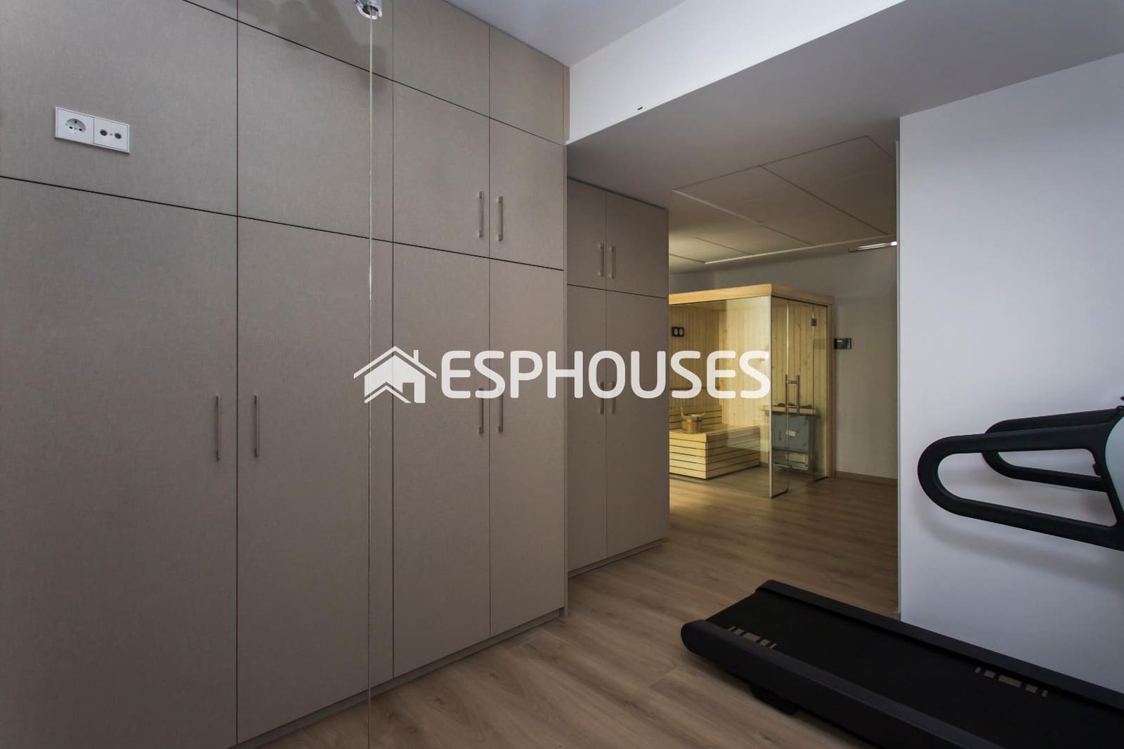 3 soverom Villa til salgs i Torrevieja med svømmebasseng garasje - € 600 000 (Ref: 5772605)