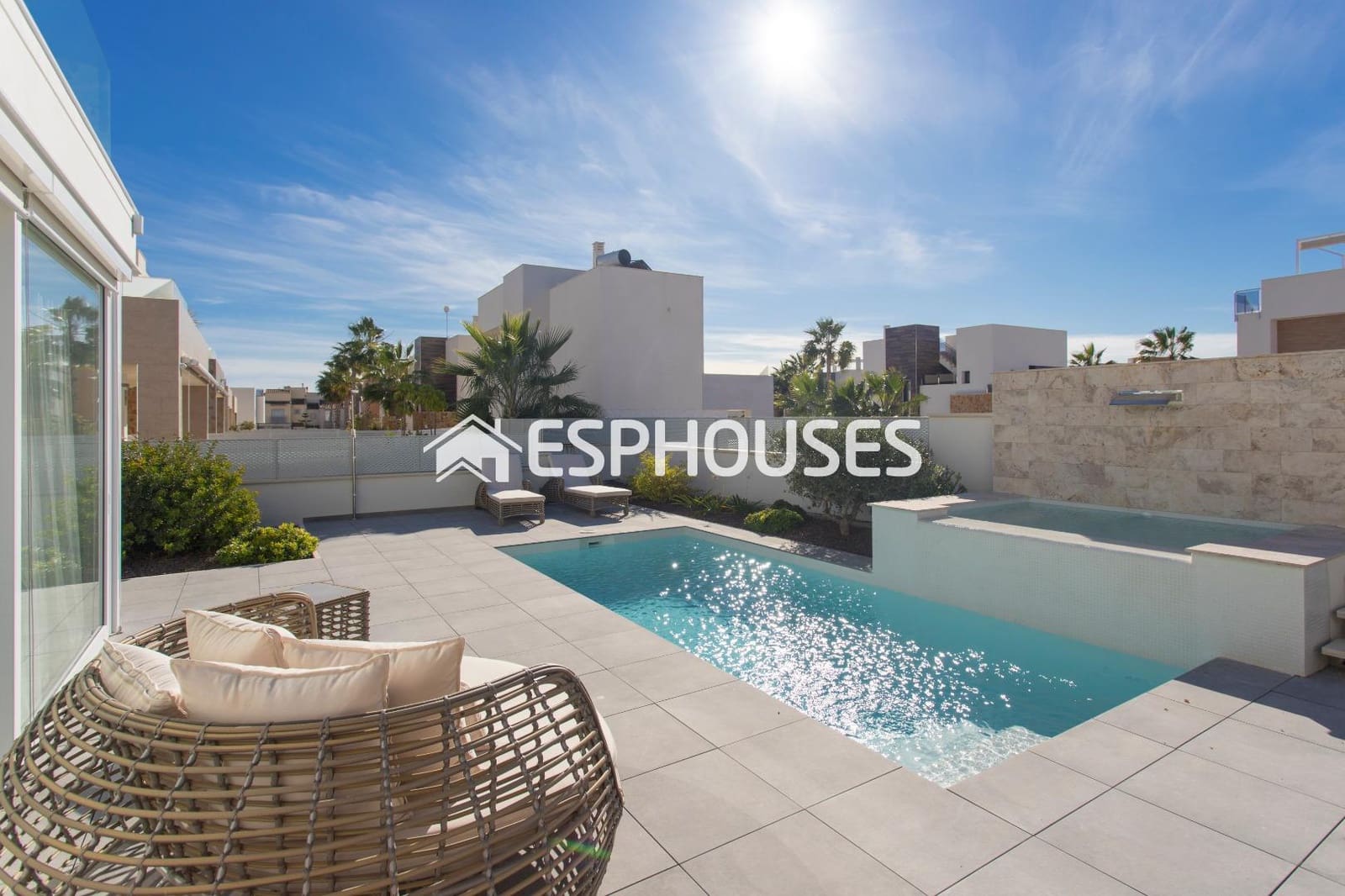 3 soverom Villa til salgs i Torrevieja med svømmebasseng garasje - € 600 000 (Ref: 5772605)