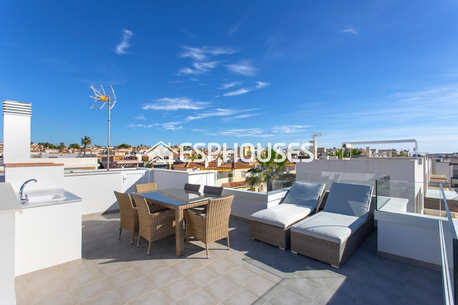3 soverom Villa til salgs i Torrevieja med svømmebasseng garasje - € 600 000 (Ref: 5772605)
