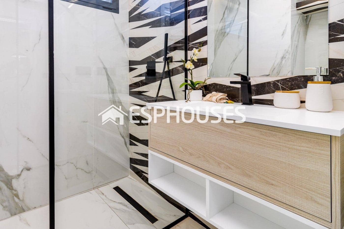 2 chambre Appartement à vendre à Guardamar del Segura avec piscine garage - 218 000 € (Ref: 6746888)