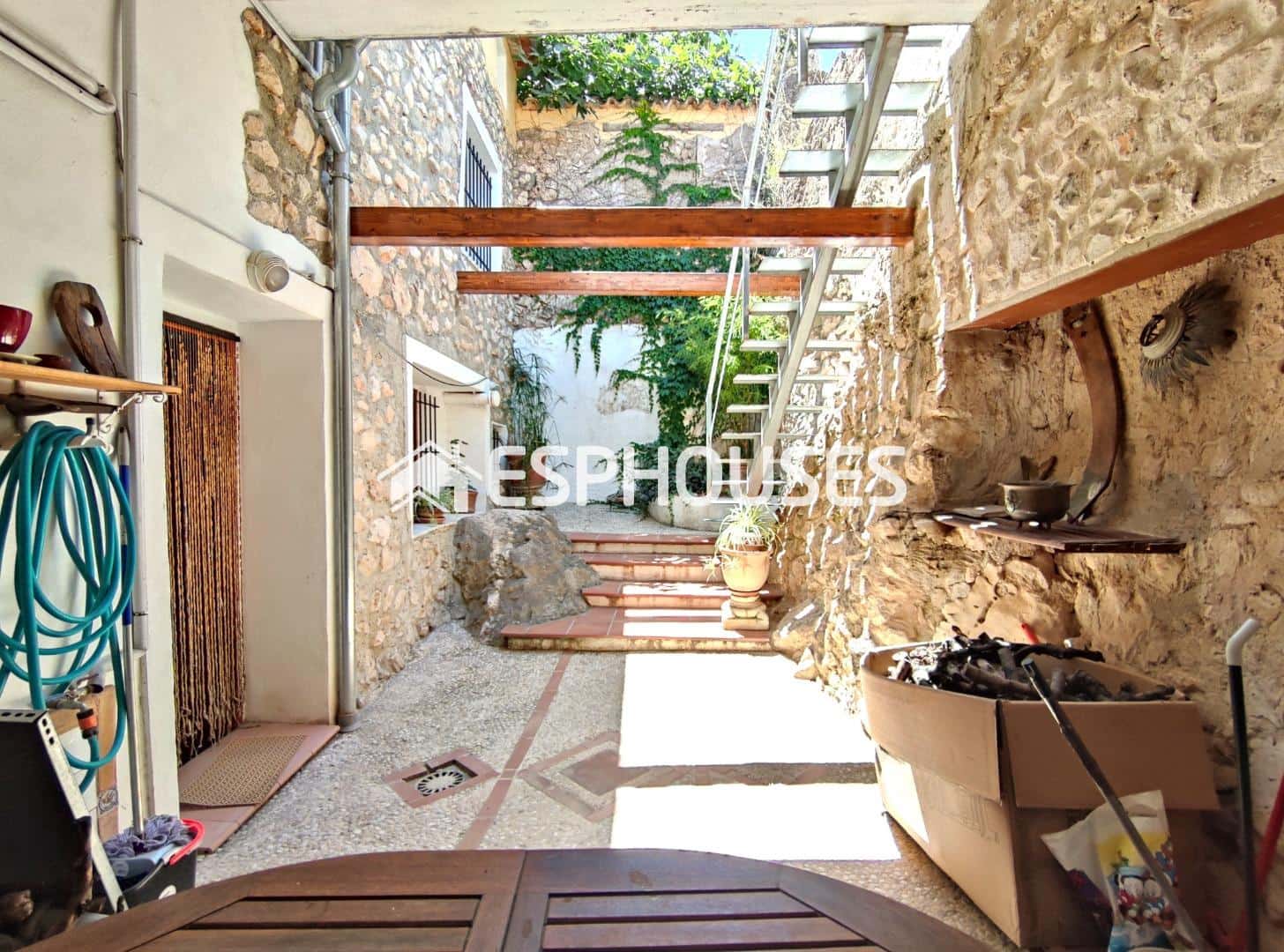 5 bedroom Villa for sale in Beniarda - € 237,000 (Ref: 6984498)