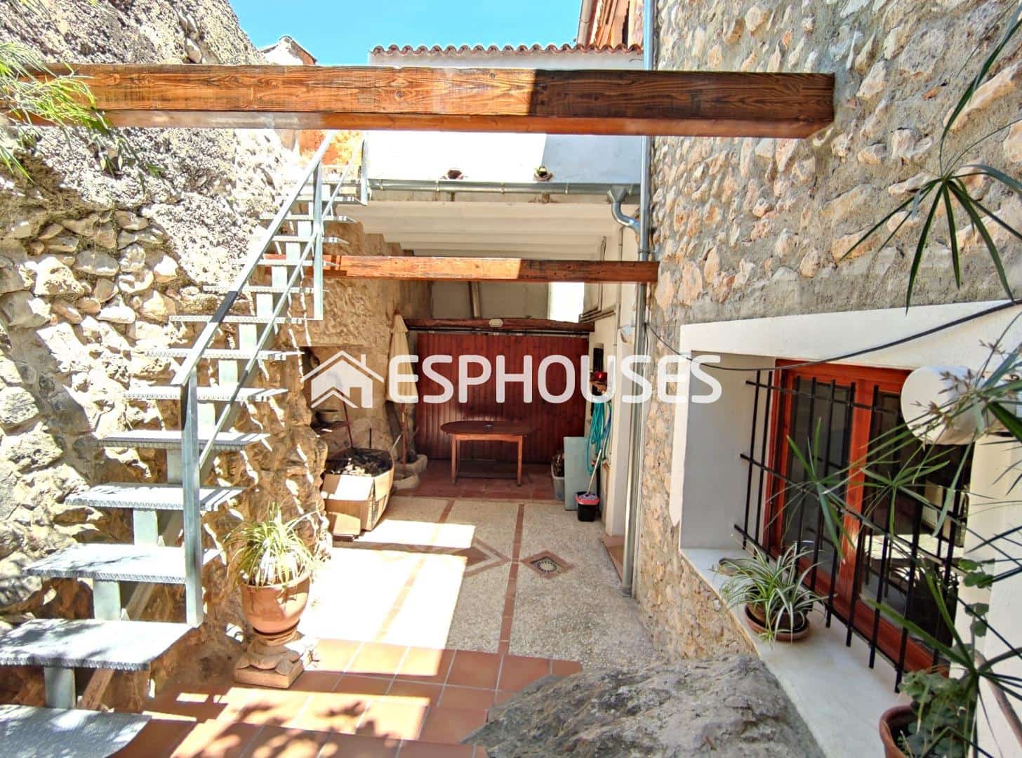 5 bedroom Villa for sale in Beniarda - € 237,000 (Ref: 6984498)