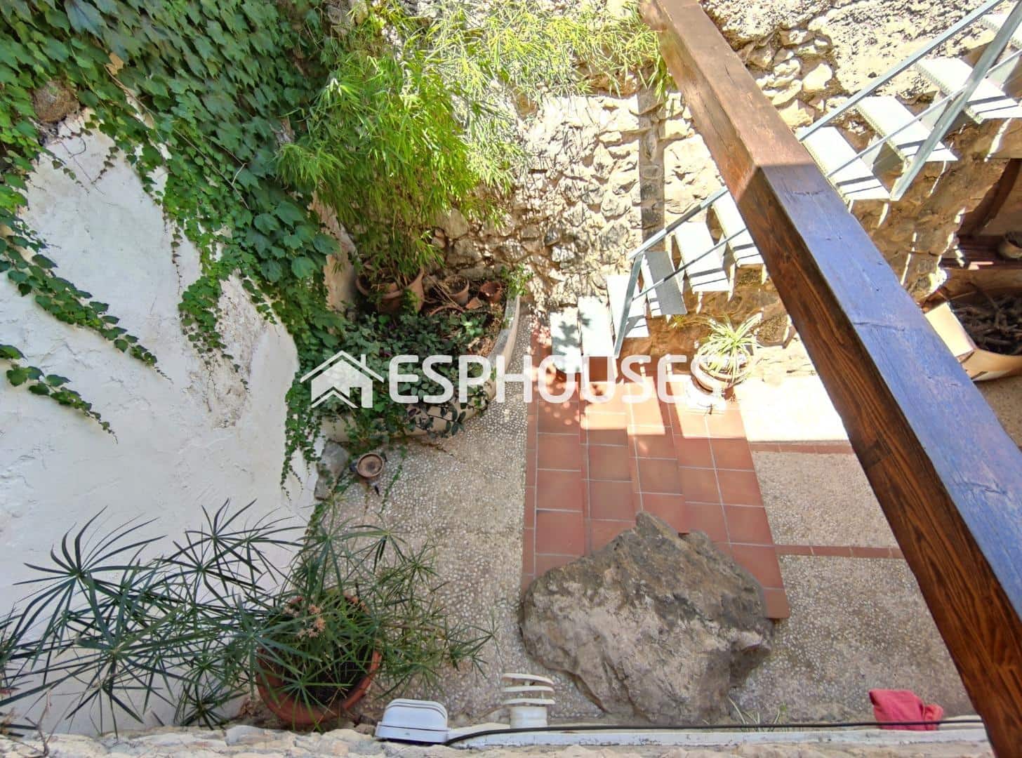 5 bedroom Villa for sale in Beniarda - € 237,000 (Ref: 6984498)