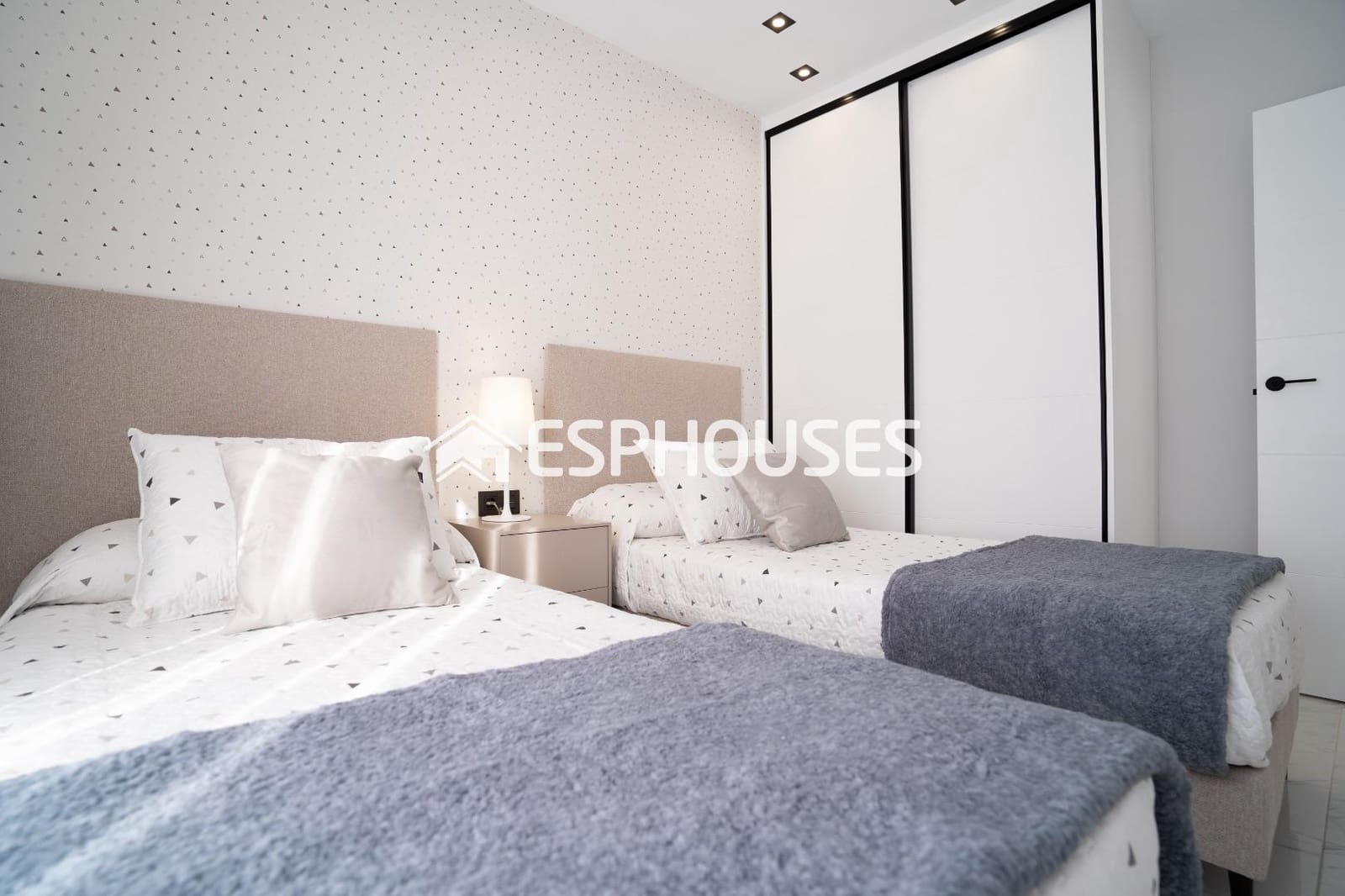 3 chambre Appartement à vendre à Orihuela Costa avec piscine garage - 295 000 € (Ref: 8001000)