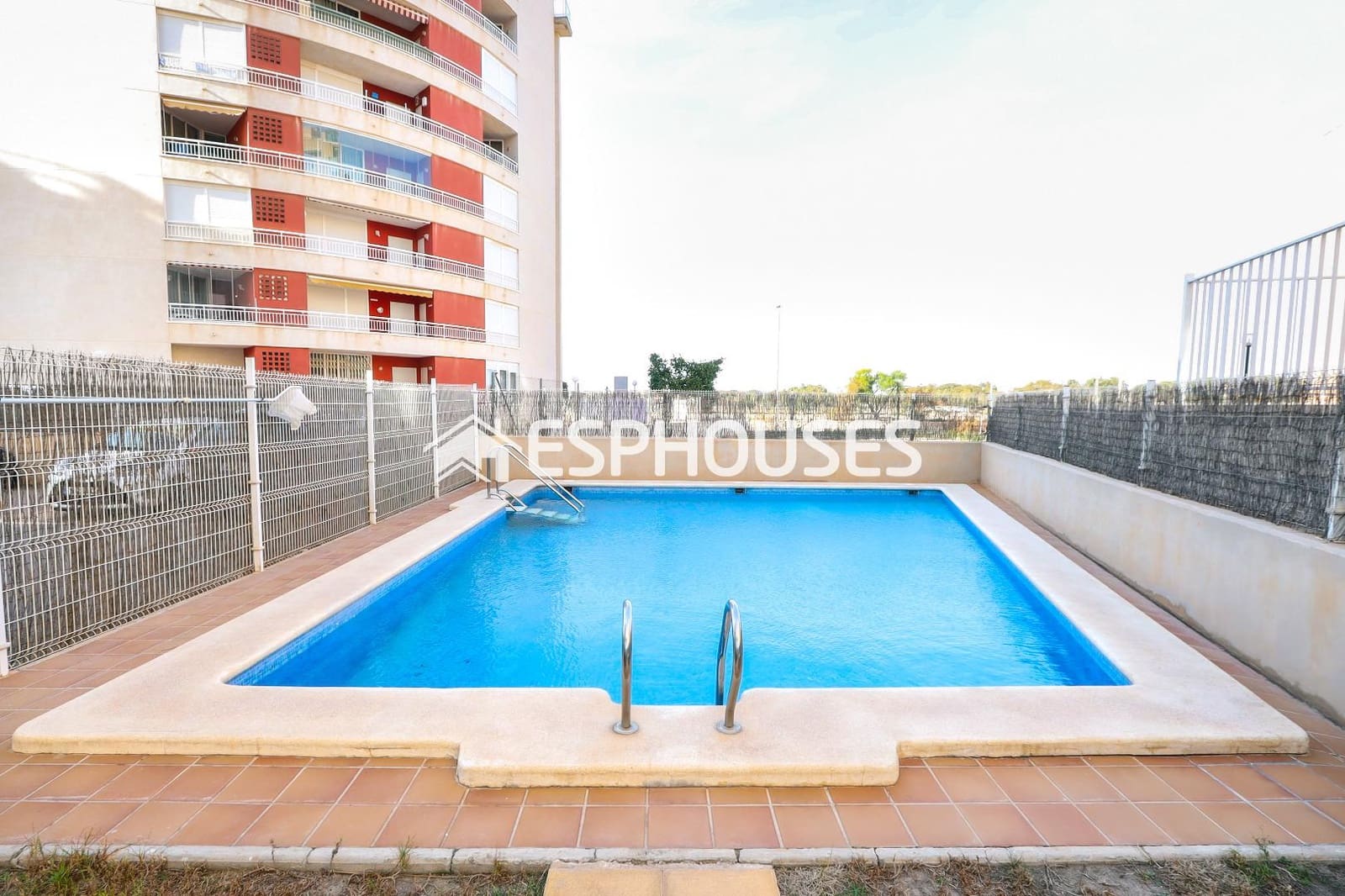 3 sovrum Lägenhet till salu i Guardamar del Segura med pool garage - 385 000 € (Ref: 8086115)