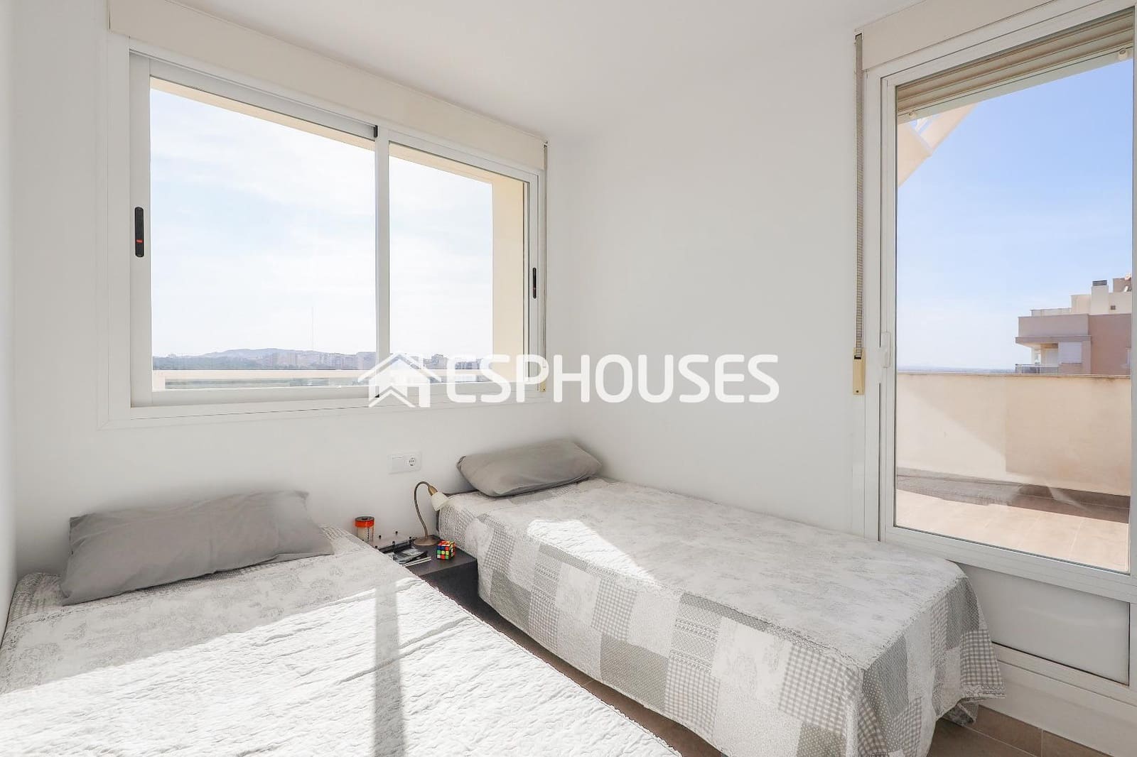 3 sovrum Lägenhet till salu i Guardamar del Segura med pool garage - 385 000 € (Ref: 8086115)