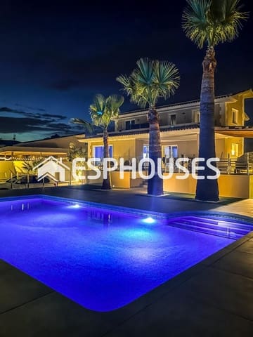 Chalet de 4 habitaciones en Pueblo - Urbanizaciones, Alfaz del Pi / L'Alfàs del Pi en venta con piscina garaje - 1.500.000 € (Ref: 8468849)