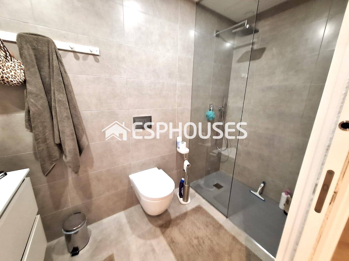 Apartamento de 2 habitaciones en Guardamar del Segura en venta con piscina garaje - 359.000 € (Ref: 8601927)