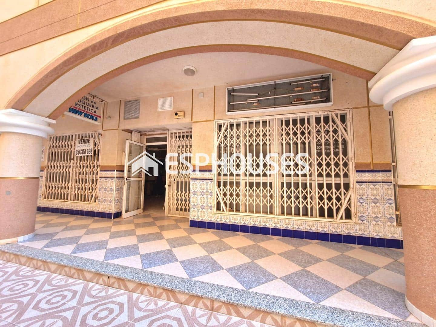 1 camera da letto Commerciale in vendita in Torrevieja - 69.000 € (Rif: 8610912)