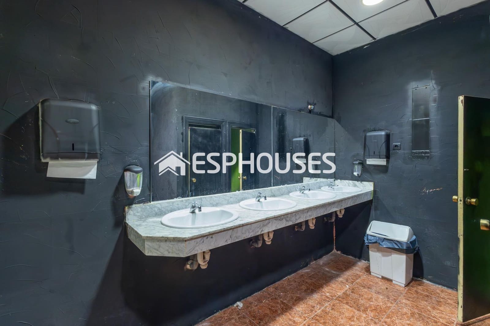 Erhverv til salg i Guardamar del Segura - € 200.000 (Ref: 8612885)