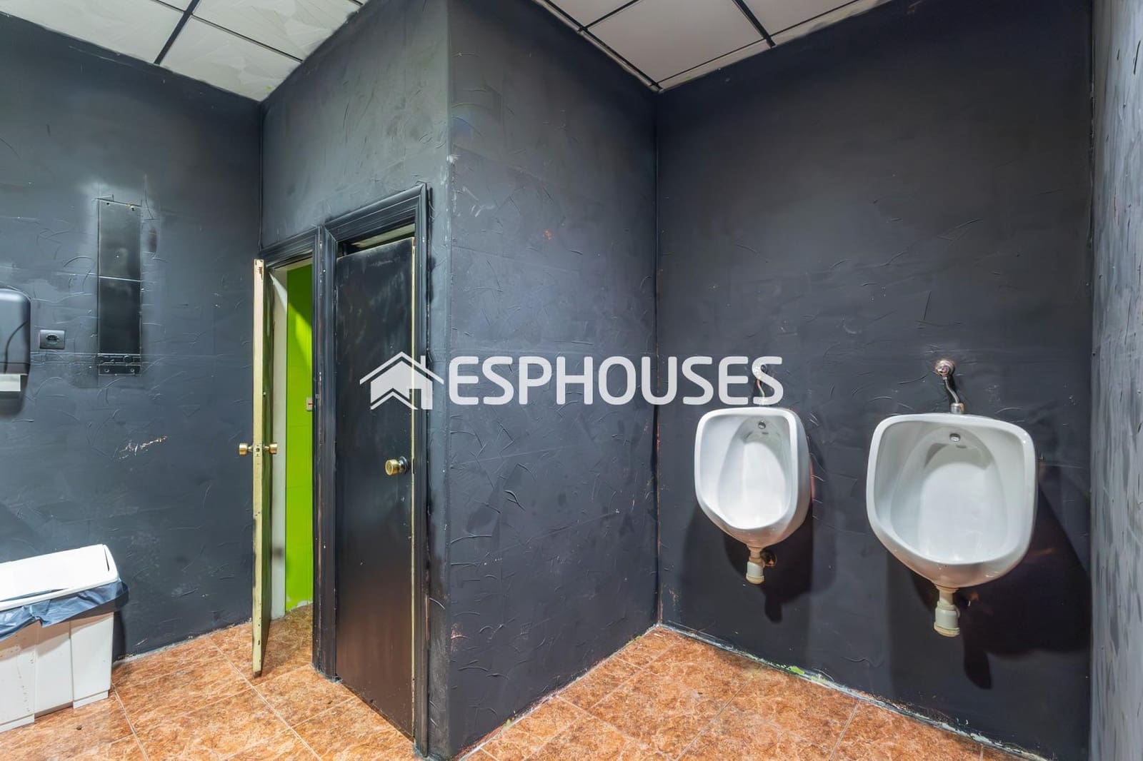 Erhverv til salg i Guardamar del Segura - € 200.000 (Ref: 8612885)