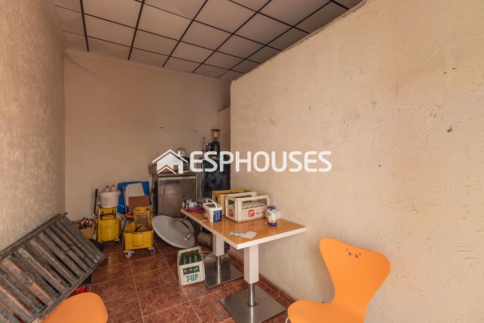 Erhverv til salg i Guardamar del Segura - € 200.000 (Ref: 8612885)