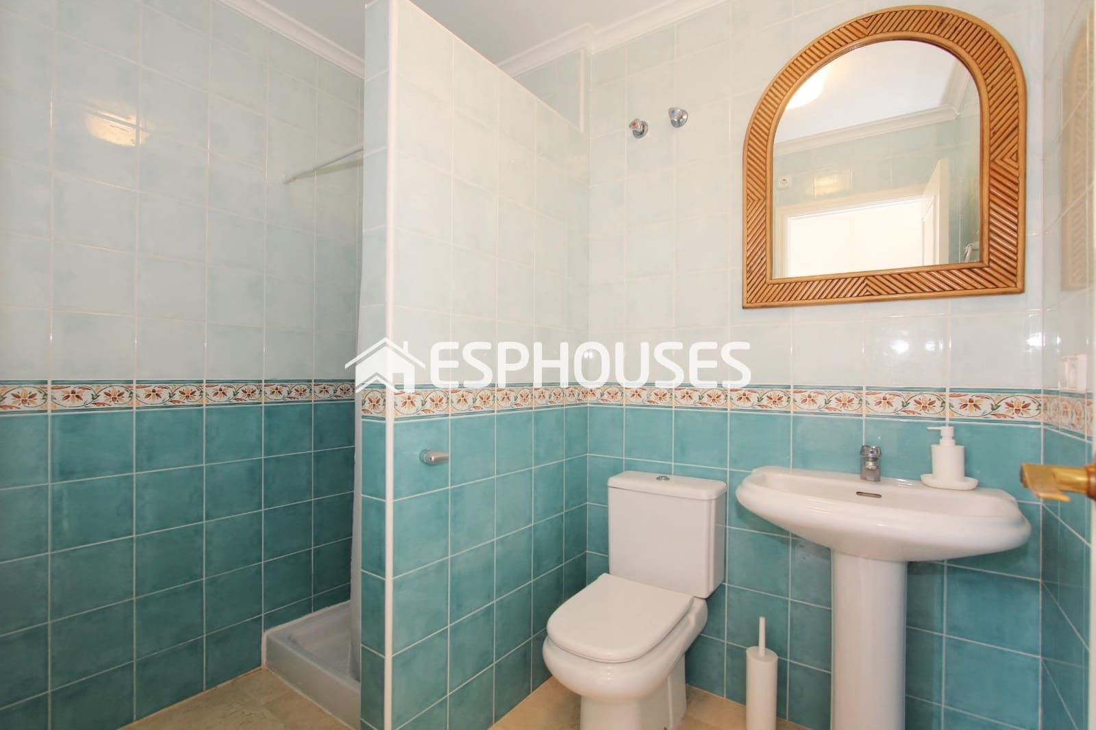 3 bedroom Villa for sale in Altea with pool garage - € 499,000 (Ref: 8648385)