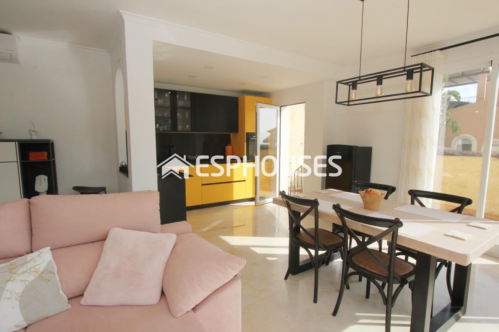 3 bedroom Villa for sale in Altea with pool garage - € 499,000 (Ref: 8648385)