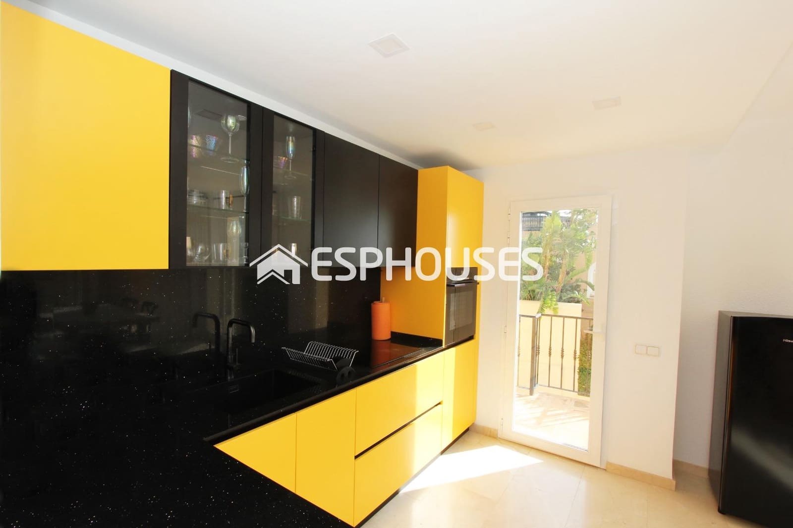 3 bedroom Villa for sale in Altea with pool garage - € 499,000 (Ref: 8648385)