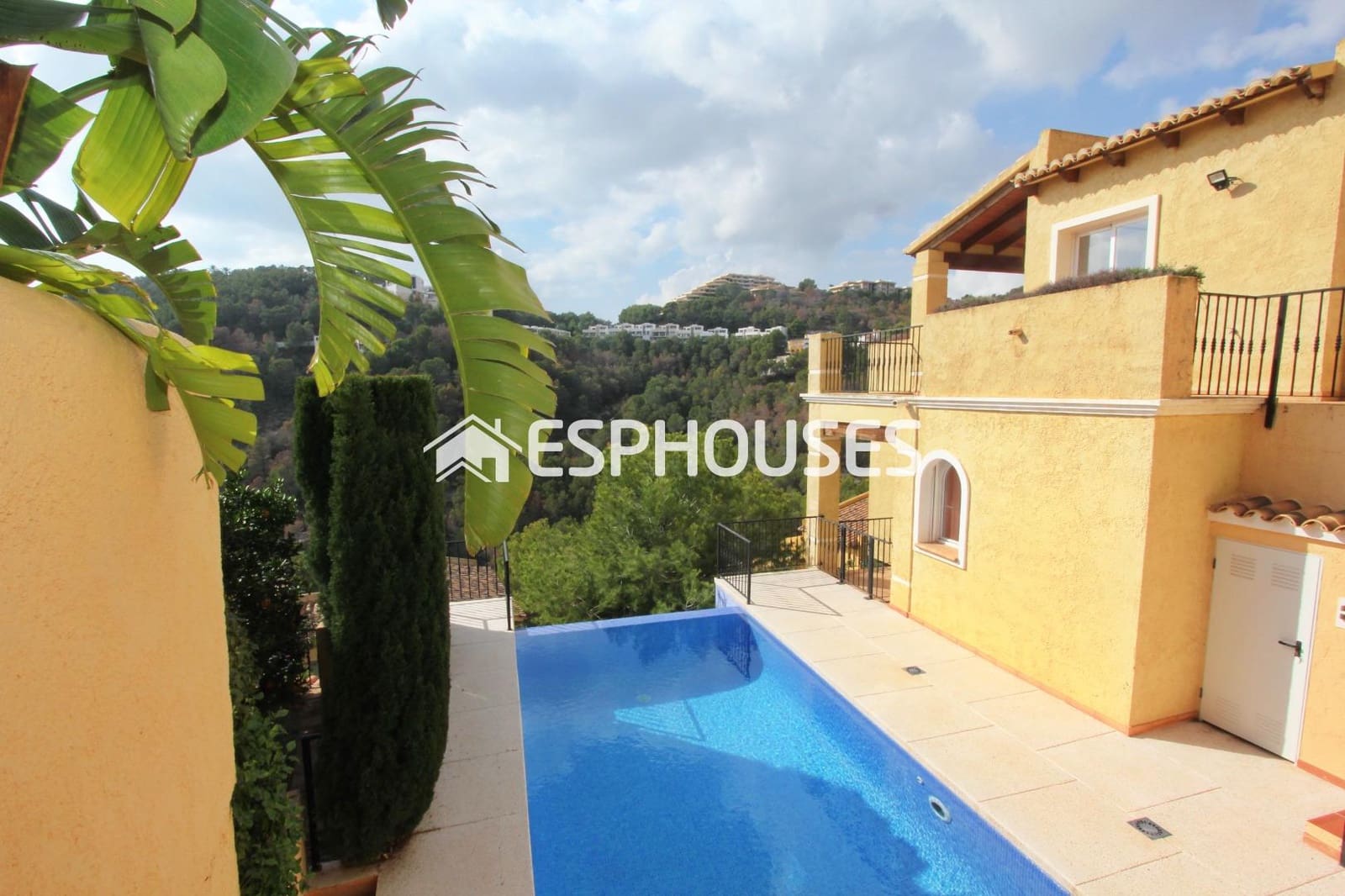 3 bedroom Villa for sale in Altea with pool garage - € 499,000 (Ref: 8648385)
