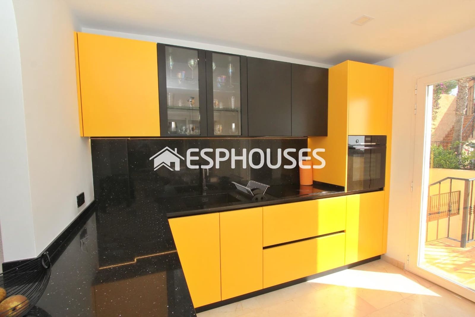 3 bedroom Villa for sale in Altea with pool garage - € 499,000 (Ref: 8648385)